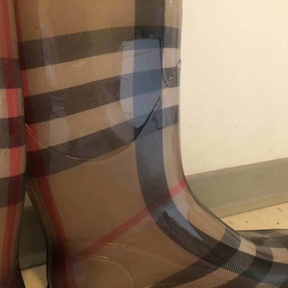 Authentic Burberry rain boots size 38 - Picture 5 of 7